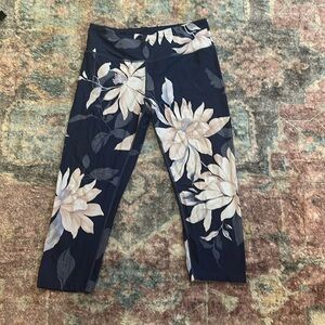 Calvin‎ Klein performance Leggings. Size L. Navy with Floral print